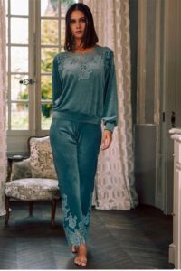 Tuta in ciniglia con pizzo Ruby Marjolaine